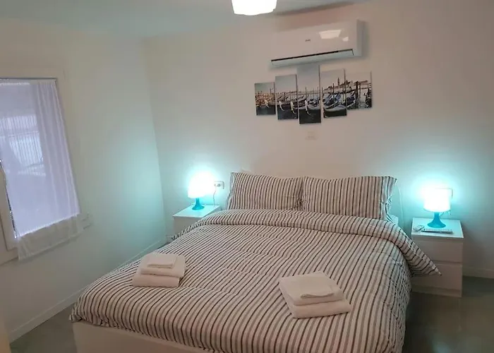 Venezia, 15 Minutes From Venice, Parking,shuttle Airport, Train Station Bellini شقة